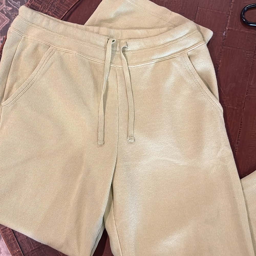 Green pants - Picture 2 of 7